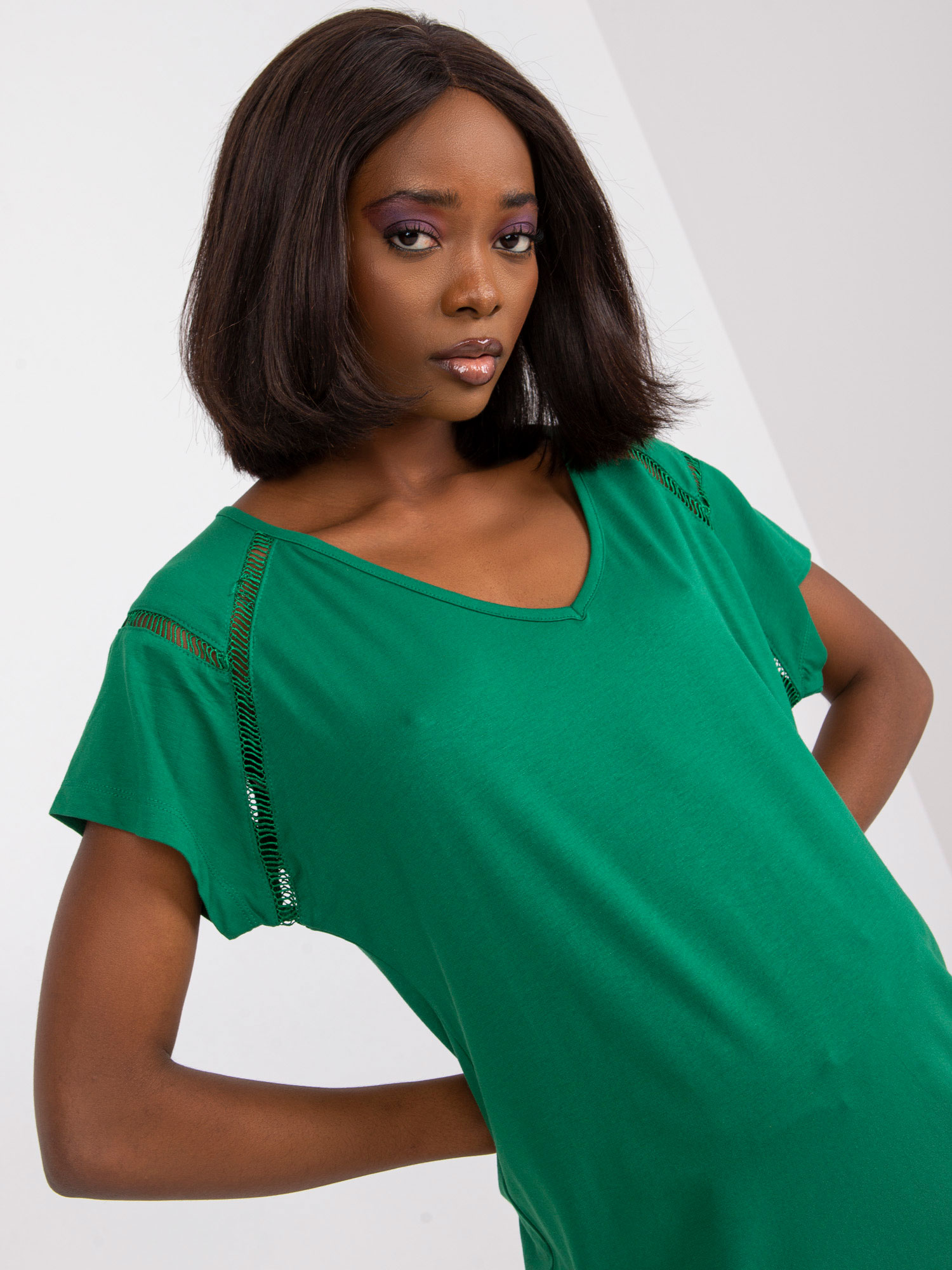 Tričko s výstrihom - zelená