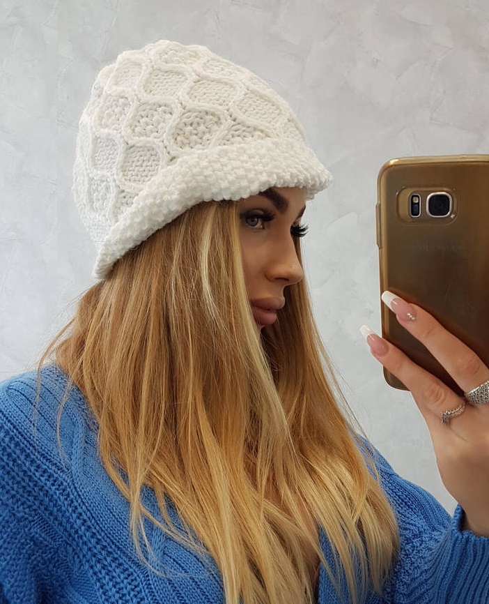 DÁMSKA ČAPICA - biela