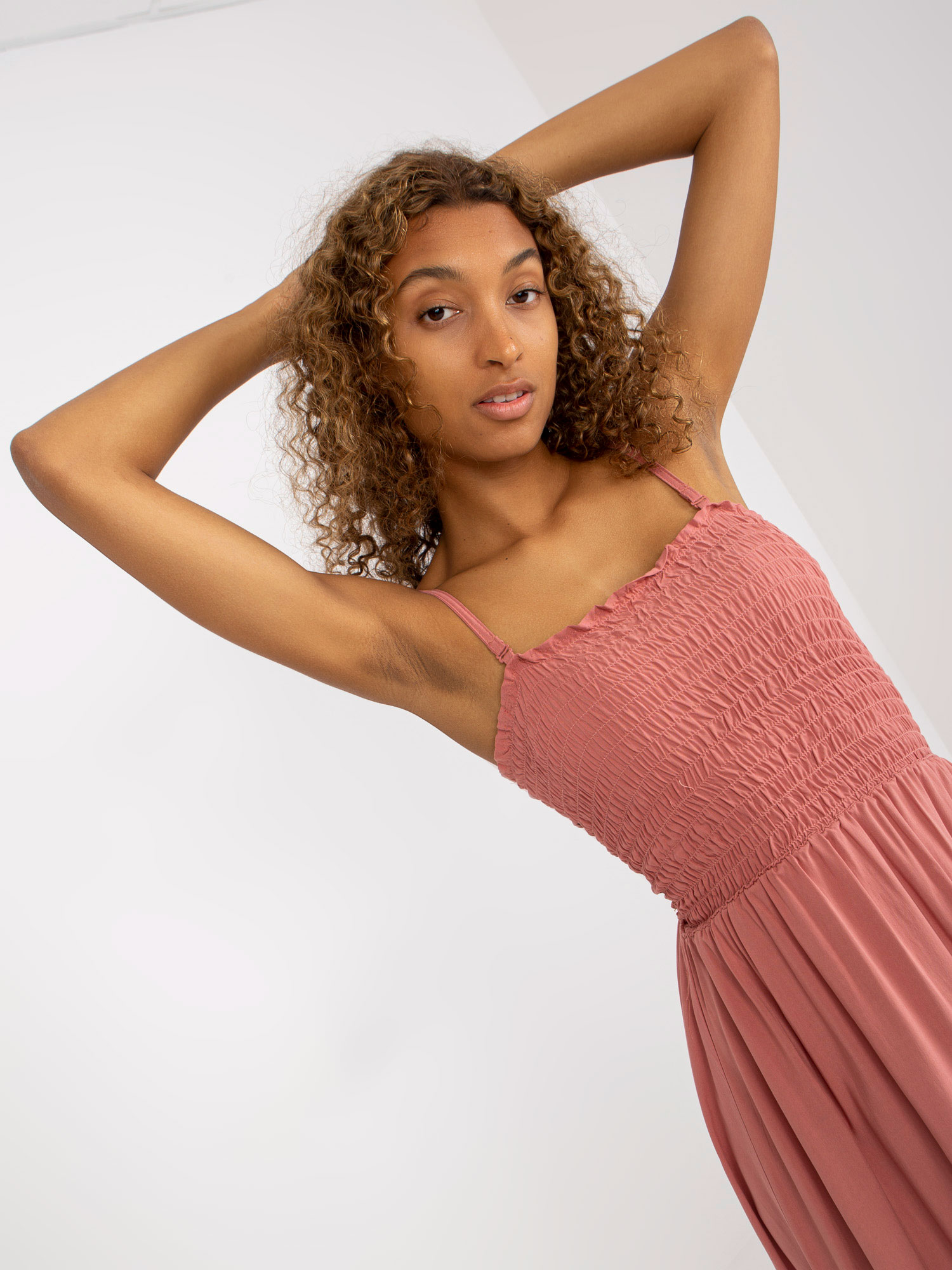 Šaty na ramienka - tmavo ružová