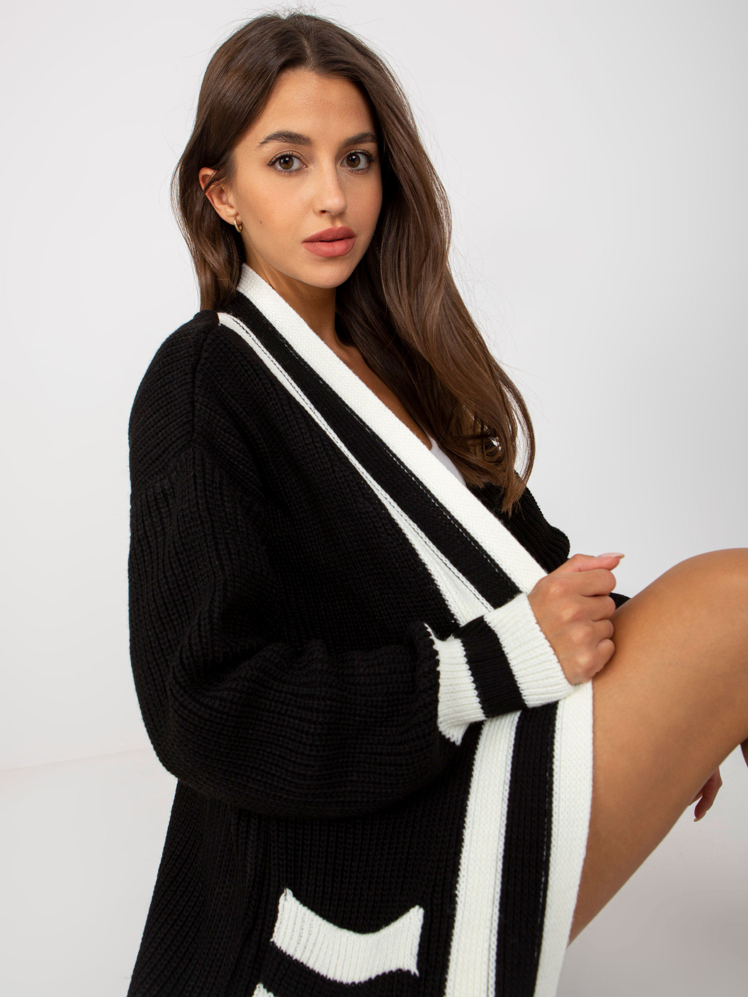 Kardigan s vreckami - čierny